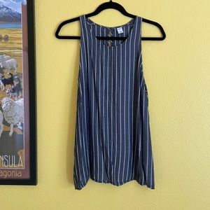 Lightweight sleeveless top with denim gray pattern